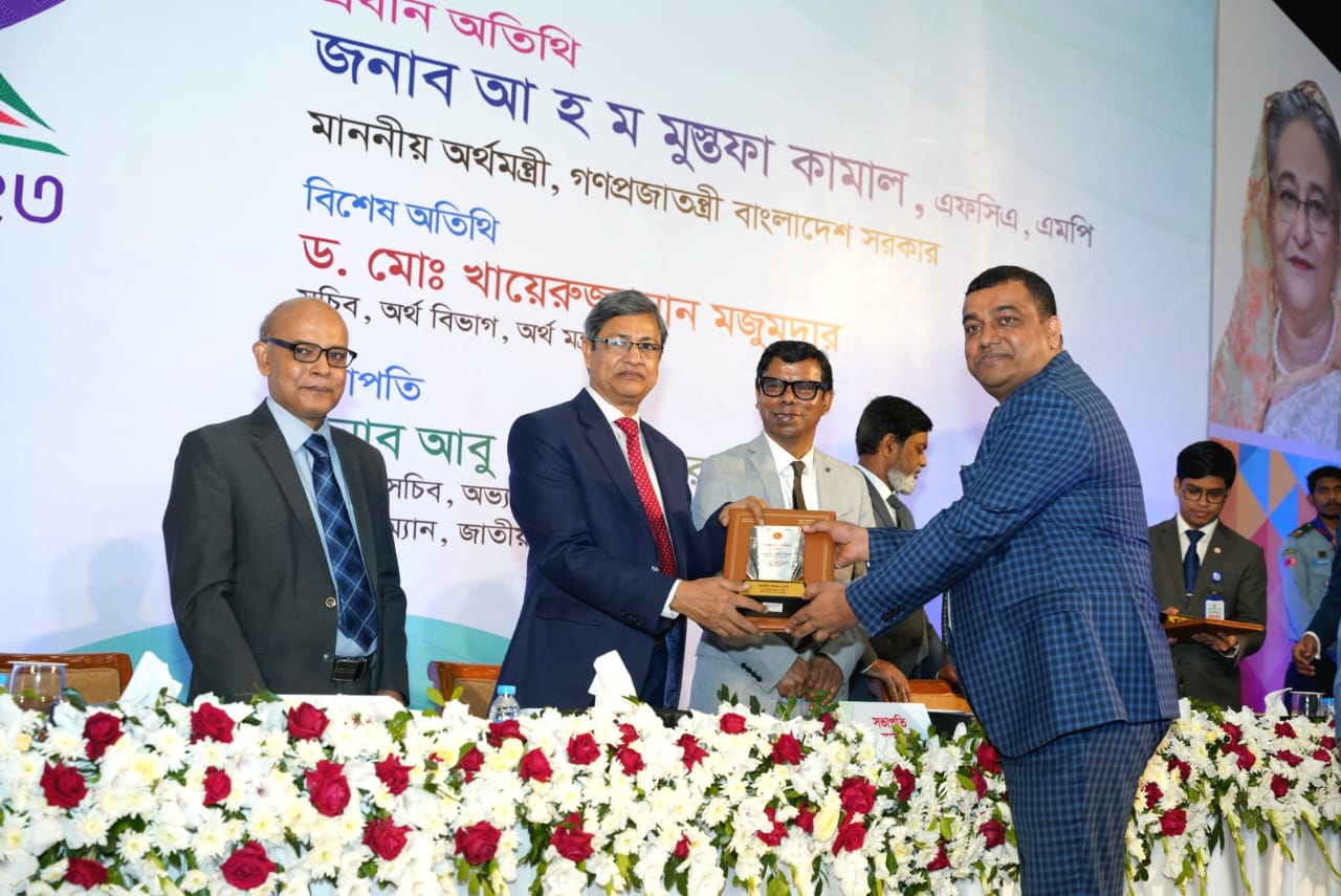 দ্বিতীয় সর্বোচ্চ করদাতা হিসেবে রাষ্ট্রীয় সম্মাননায় ভূষিত হলেন জাহেল ইকবাল