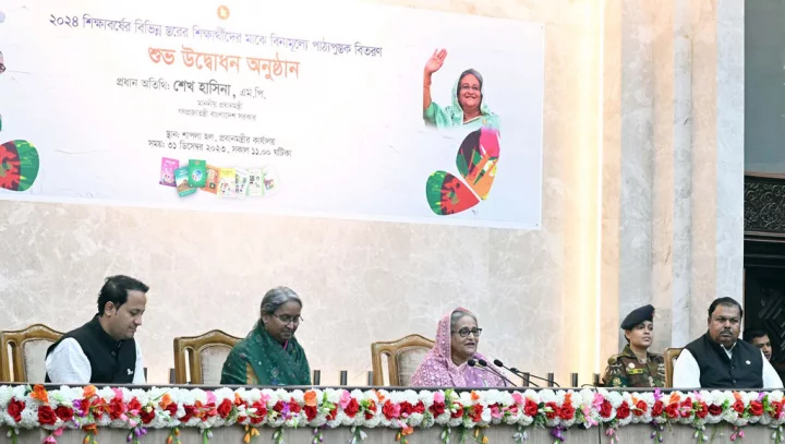 সরকার দেশে আন্তর্জাতিক মানের শিক্ষা ব্যবস্থা গড়ে তুলতে চায়: প্রধানমন্ত্রী